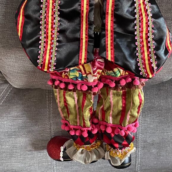 Kasma Collection 24 Inch Porcelain and Cloth Jester Clown Collectible Doll, EUC - Picture 15 of 16
